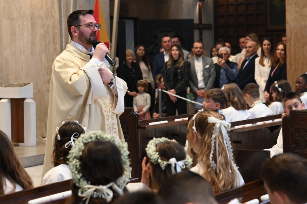 Radost Prve svete pričesti u Župi sv. Antuna Padovanskog na Svetom Duhu